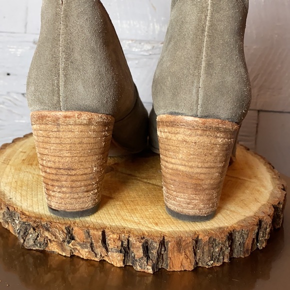 Alberto Fermani pull on suede ankle boots - Picture 6 of 8